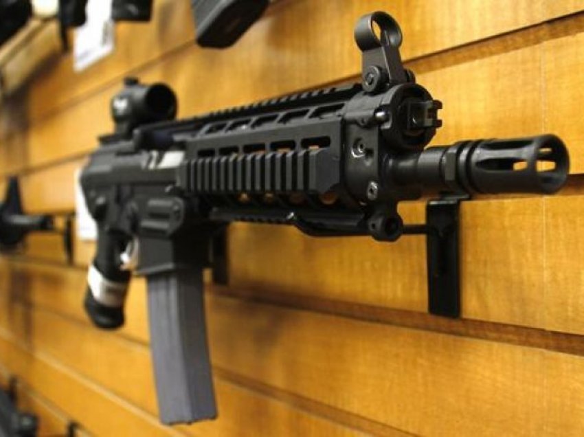 Vidhen pistoleta nga dyqani i armëve në Gllogoc
