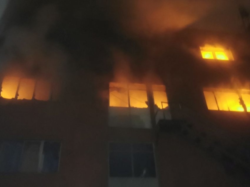 Zjarr në një magazinë pranë Barcelonës, raportohet për të paktën 3 viktima 