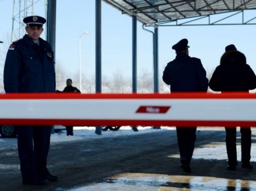 Kaluan kufirin afër Merdarës, policia serbe arreston dy qytetarë të Kosovës