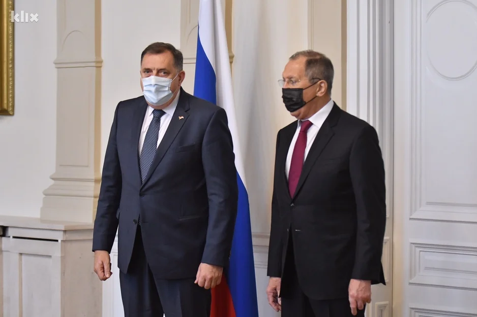 Lavrovin nuk ka kush ta presë: Ministri i jashtëm rus takohet vetëm më Dodikun në Sarajevë