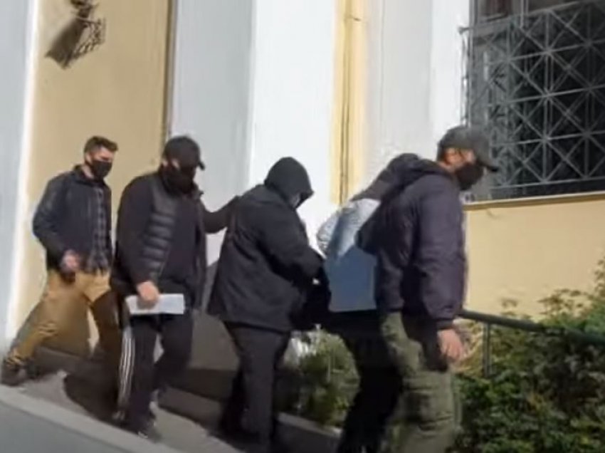 Del video/ Momenti i arrestimit të djali të biznesmenit të fuqishëm grek
