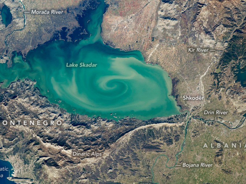 NASA vëren një vorbull të çuditshme në liqenin e Shkod
