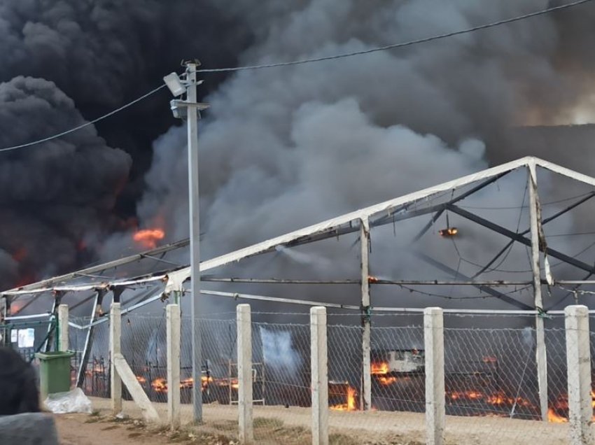 Zjarri përfshin një kamp të migrantëve në Bosnje