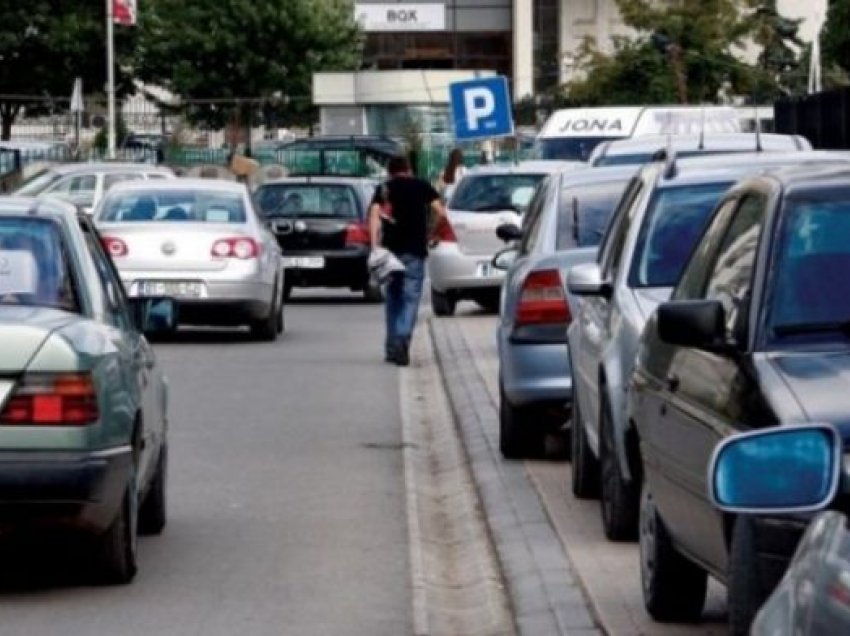 Parkingje publike me pagesë në tri rrugë të Prishtinës