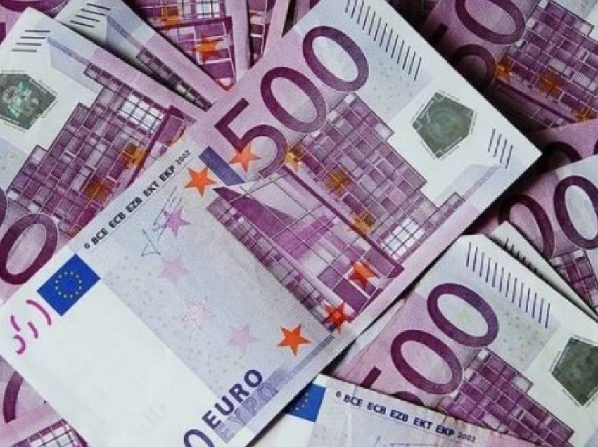AKB-ja: Qytetarët e Kosovës shpenzuan 10 milionë euro gjatë fundjavës në Shqipëri 