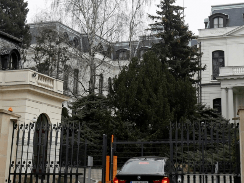 VOA: Rusia dëbon 20 diplomatë çekë. SHBA: Qëndrojmë krah Çekisë