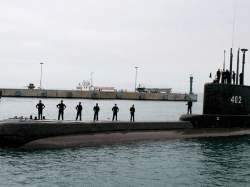 Indonezia thotë se humbi kontaktin me nëndetësen e marinës pranë Bali