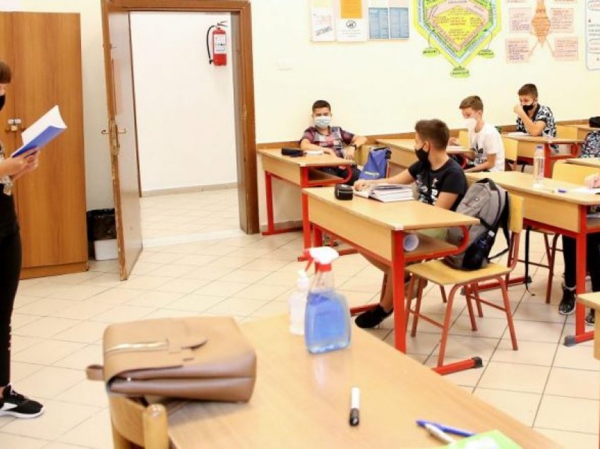 Shqipëri, nxënësit e arsimit parauniversitar rikthehen në bankat e shkollave