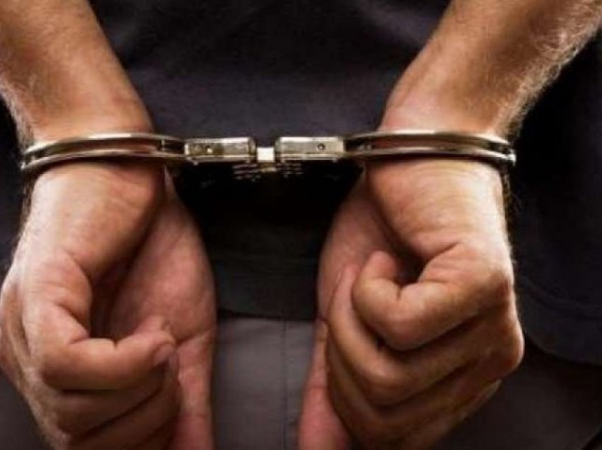 Në Morinë arrestohet një 21 vjeçar, akuzohet për vrasje