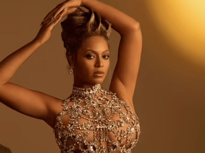 Beyonce ka shkëlqyer në veshjen e tejdukshme në ngjyrë ari