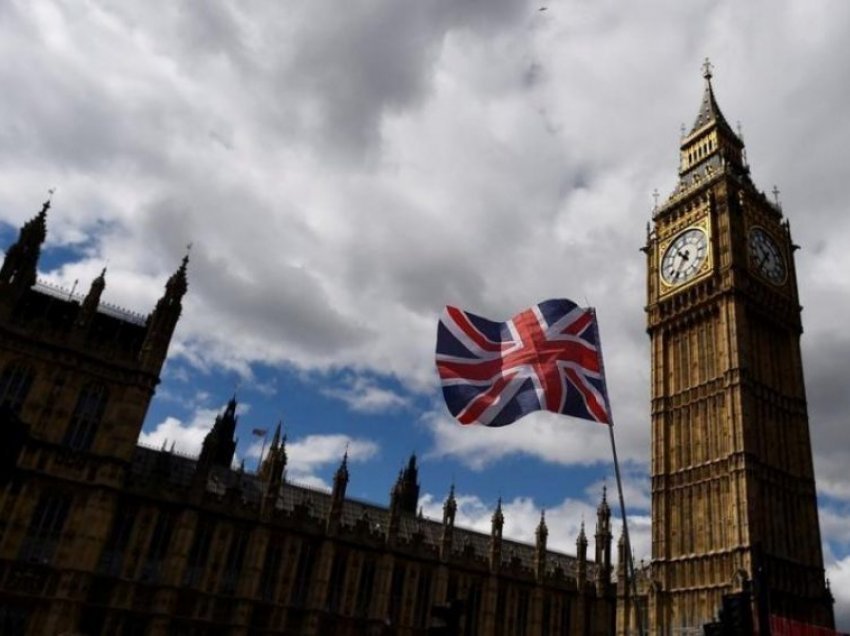 Anglia thërret seancë parlamentare për krizën në Afganistan