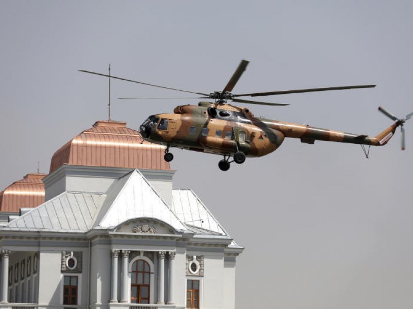 Presidenti afgan ia mbathi me një helikopter të mbushur me para