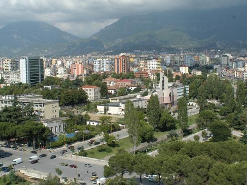 Shqipëri: Qindra raste të reja infektimesh në ditë