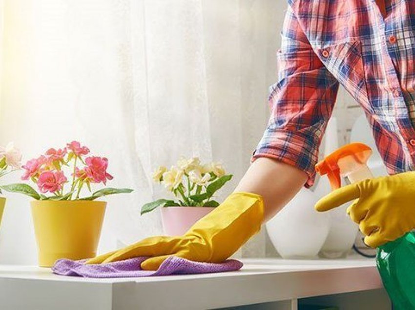 4 gjërat që nuk duhet t’i pastroni nëse prisni mysafirë në shtëpi