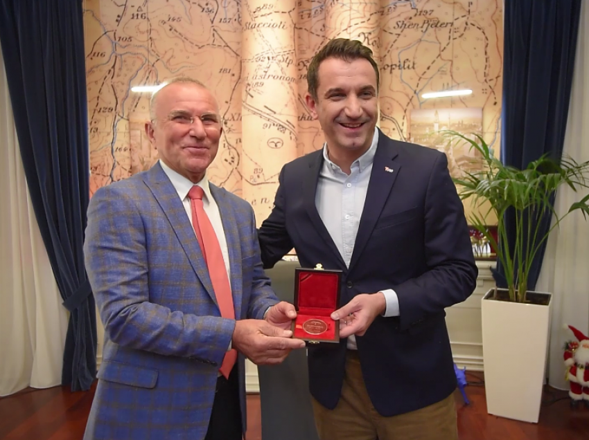 Një shekull Kryqi i Kuq Shqiptar, Veliaj jep medaljen“Mirënjohja e Qytetit” për shoqatën humanitare