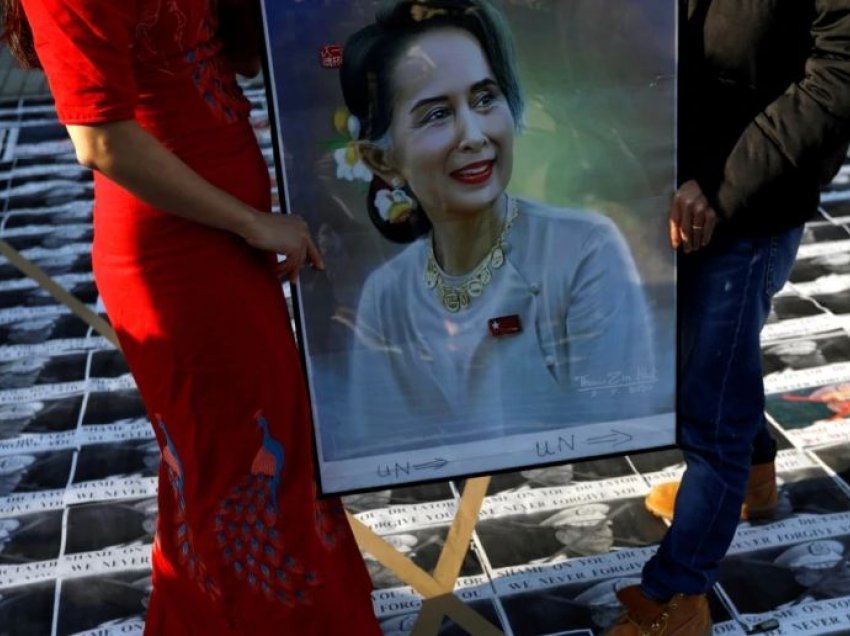 Protesta kundër sundimit ushtarak në Mianmar