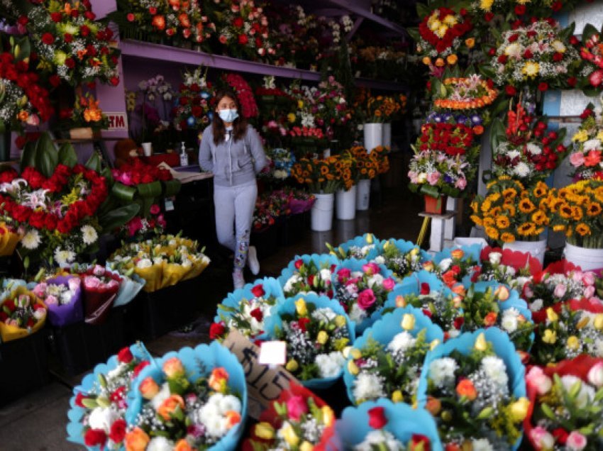 Kërkesat e “çmendura” për lule, rriten çmimet e buqetave për Shën Valentin
