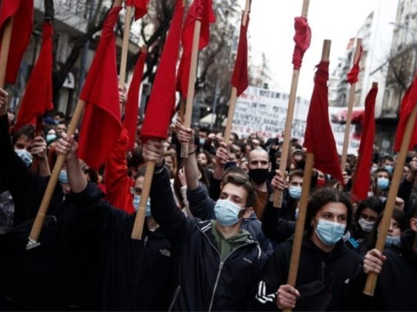 Studentët grekë në protestë kundër ligjit të policisë universitare