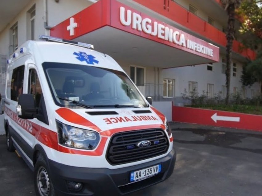 Ambulanca humb kontrollin, ndërron jetë pacientja 71-vjeçare