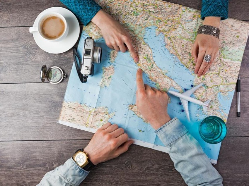 10 profesione që ju japin mundësi të udhëtoni nëpër botë