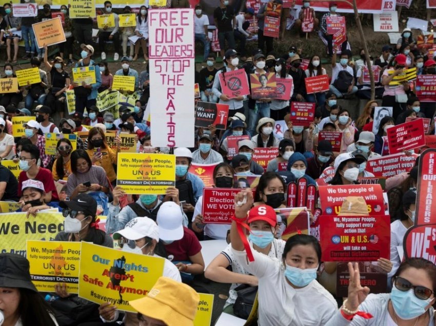 Mianmar: Junta premton mbajtjen e zgjedhjeve, por vazhdon shtypjen e protestave