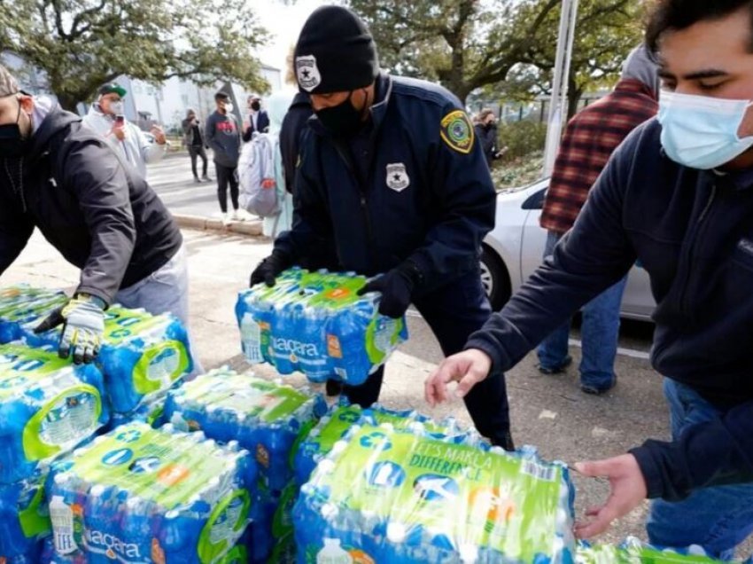 Agjencitë federale dërgojnë ndihma në shtetet e goditura nga stuhia e ashpër dimërore