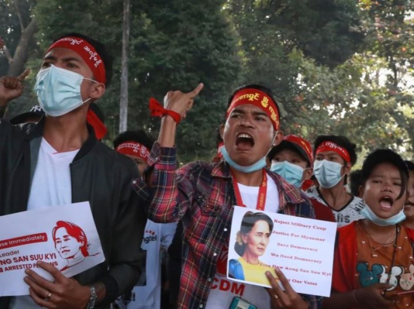 Vazhdojnë protestat kundër grushtit të shtetit në Mianmar