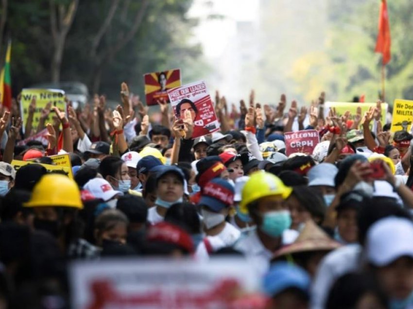 Rifillojnë protestat në Mianmar me gjithë kërcënimet e juntës ushtarake