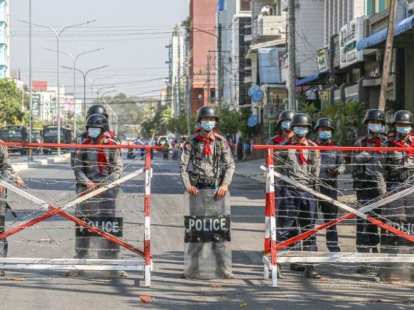 Grushti i shtetit në Mianmar, Facebook ndalon platformat e ushtrisë: Nxisin thirrje për trazira