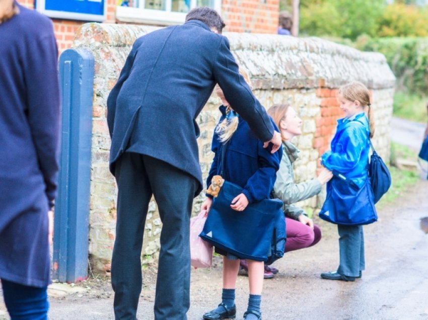 Shifra rekord në Mbretërinë e Bashkuar, Anglia kërkon mbylljen e shkollave 