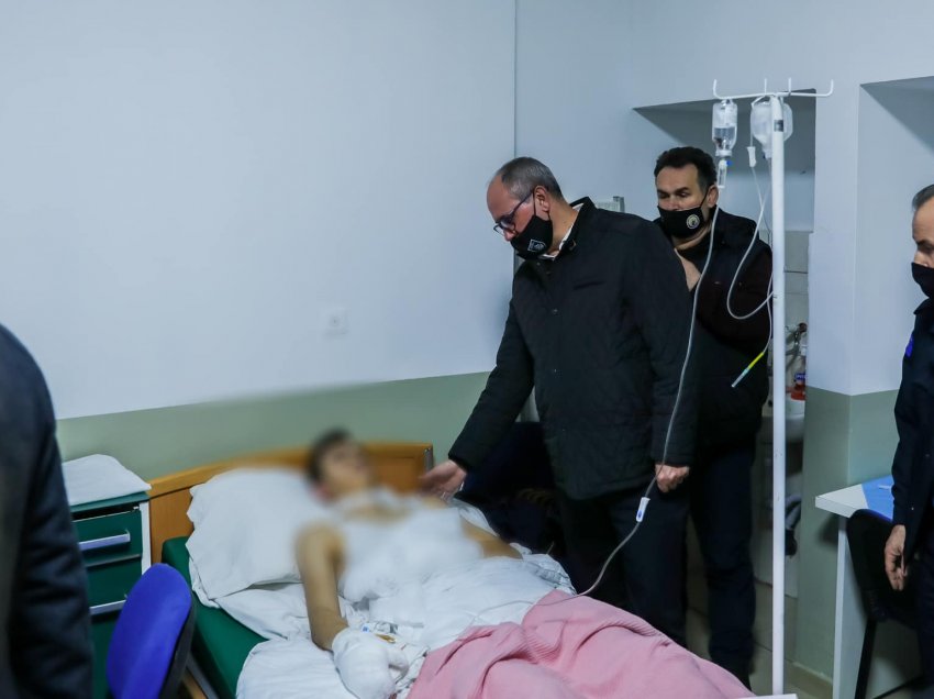 Pamje nga Spitali i Ferizajt, të lënduarit vizitohen nga kryetari i komunës