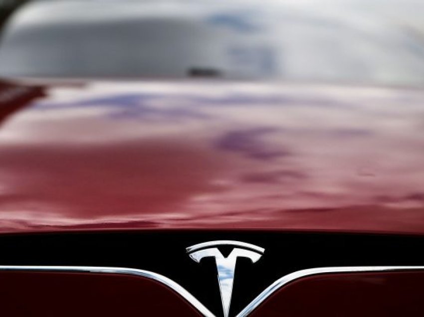 Tesla arrin rekordin 500 mijë makinave të shitura në 2020