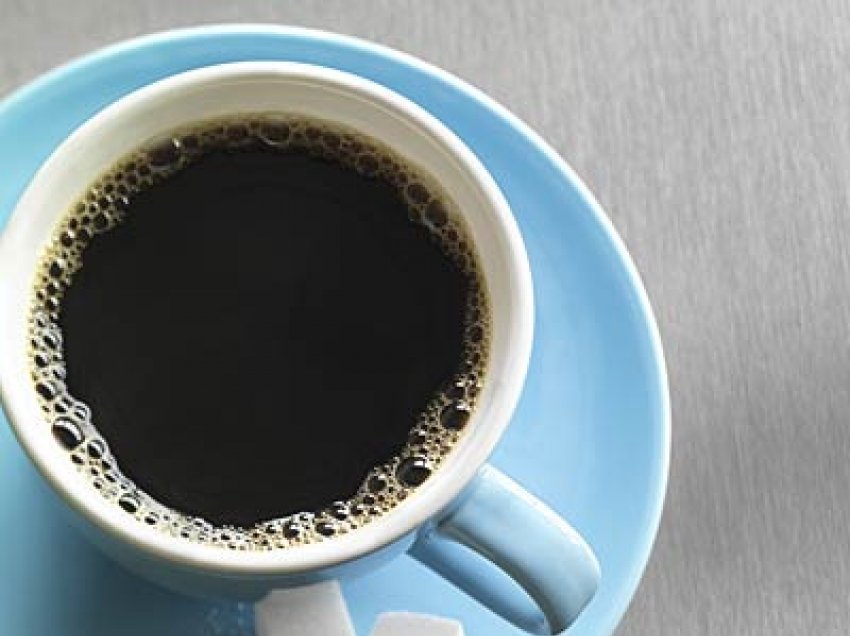 Konsumimi i kafesë pa ngrënë, një gabim i madh që ju e bëni përditë