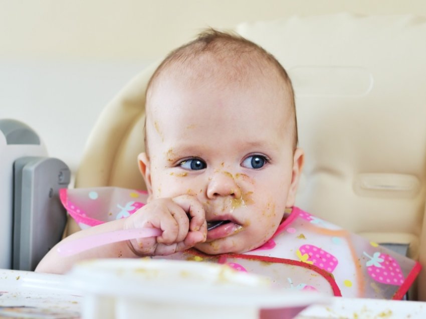 Ushqimi i duhur për bebin tuaj: Përmes këtyre hapave menaxhoni me rritjen e oreksit të tyre