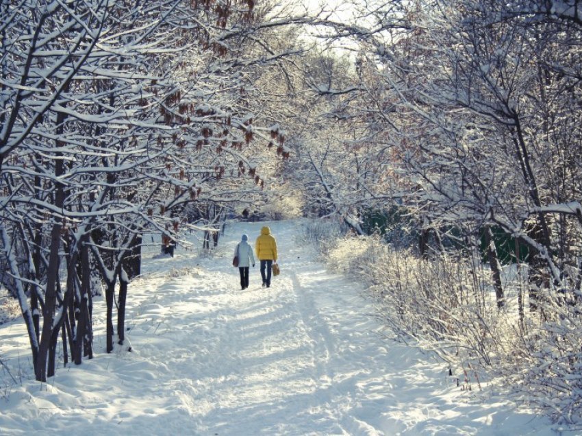 Tri përfitime shëndetësore të ecjes në kohën e dimrit