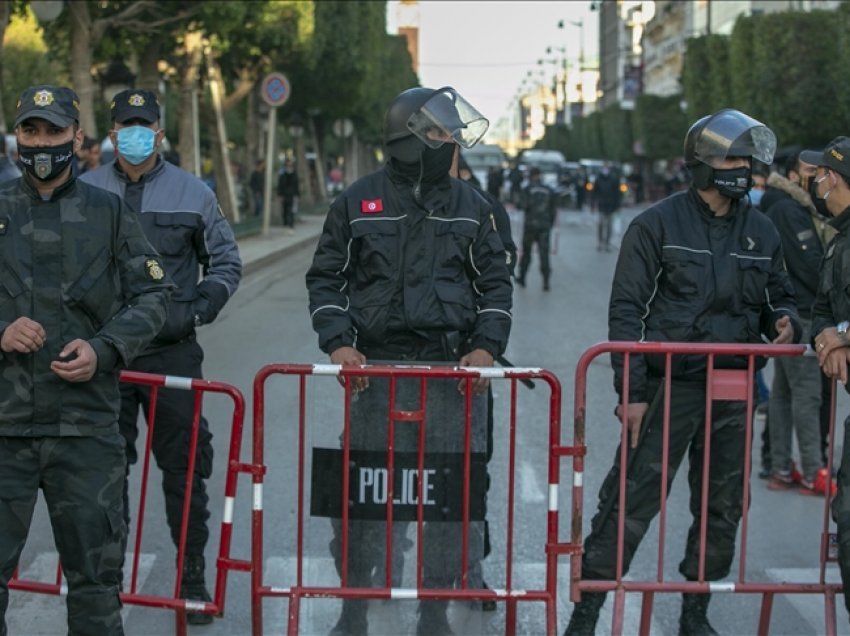 Tunizi, protesta kundër orës policore në kuadër të masave ndaj COVID-19