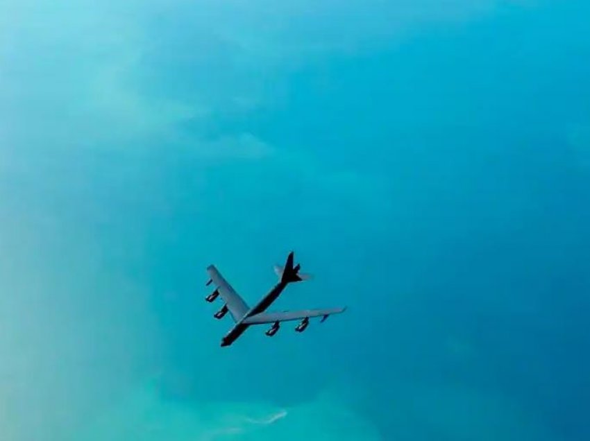 Një bombardues amerikan ka fluturuar mbi Gjirin Persik