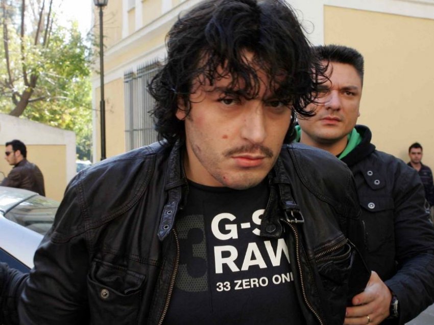 Policia greke s’u beson syve kur ndalon makinën luksoze: Alket Rizai shëtiste me bandën e vrasësve!