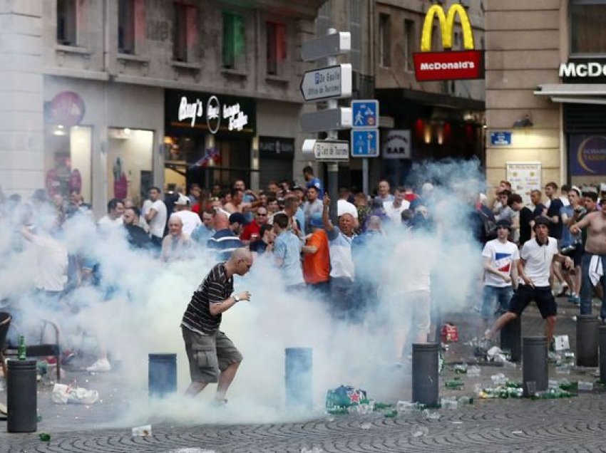 Frikë për trazira/ Mijëra policë për sigurinë e ndeshjes Angli-Ukrainë