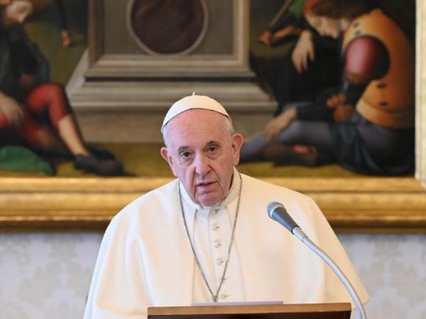 Një zarf me tre plumba drejt Vatikanit, kërcënohet Papa Françesku
