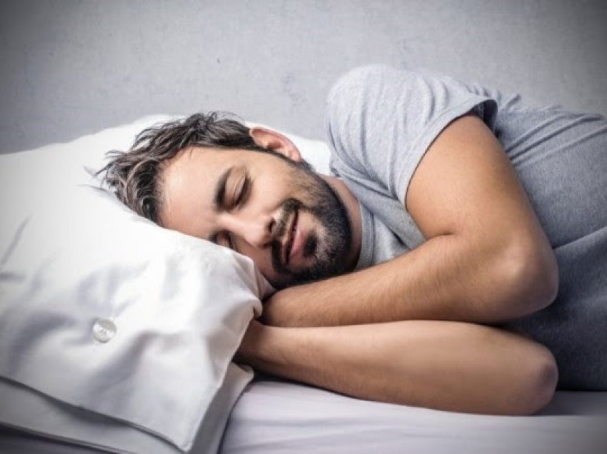 Çfarë do të thotë të kesh një gjumë të lehtë dhe sa i rrezikshëm është ai?