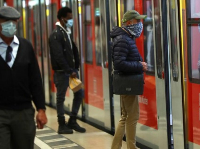 ​Studimi i fundit: Gjermanët duan t’i mbajnë maskat edhe pas pandemisë