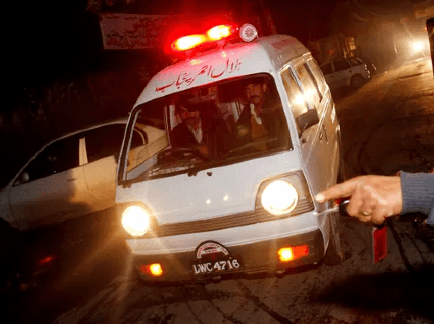Vdes pacientja pas operacionit të kryer nga roja i spitalit në Pakistan 