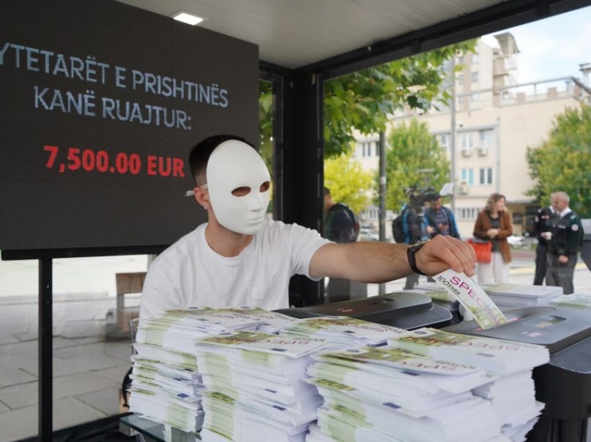“Sinjalizo”, nis performanca kundër korrupsionit në Prishtinë