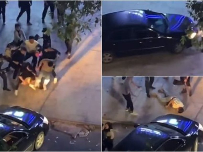 15 persona rrahin barbarisht të riun dhe e marrin zvarrë me makinë