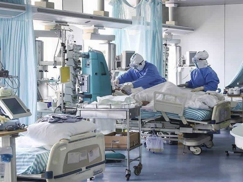 Spitalet, të mbingarkuara në Greqi/ Mjekët privatë ndihmojnë me detyrim sektorin publik
