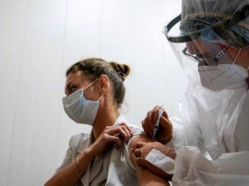 Edhe 200 mjekë nga Kosova do të vaksinohen sot në Kukës
