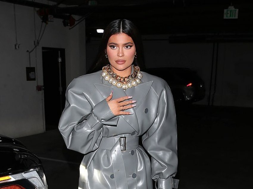 Kylie Jenner shkëlqen me paraqitjen e radhës, veshja e saj nuk do koment