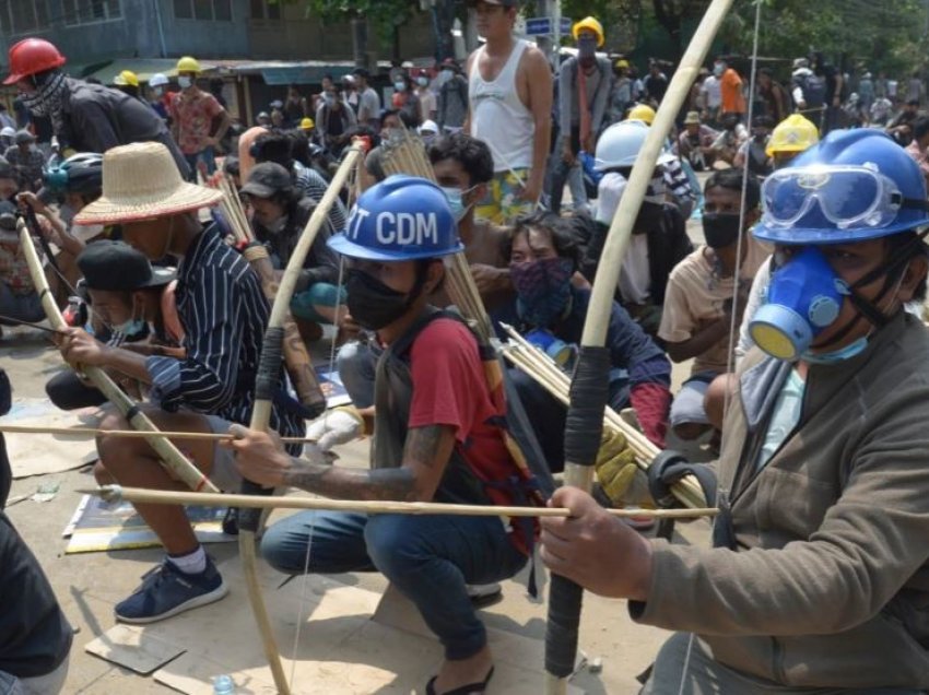 Mianmar, vazhdojnë protestat pas ditës më të përgjakshme të demonstratave