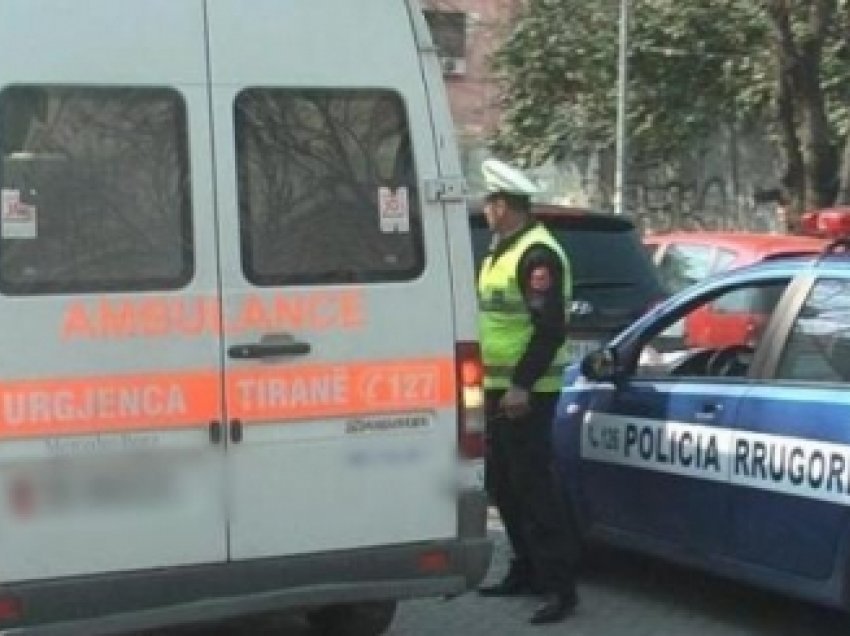 Aksident në Poliçan, bie nga ura eskavatori, drejtuesi i plagosur dërgohet rëndë në Tiranë